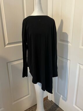 Lululemon black asymmetrical shirt